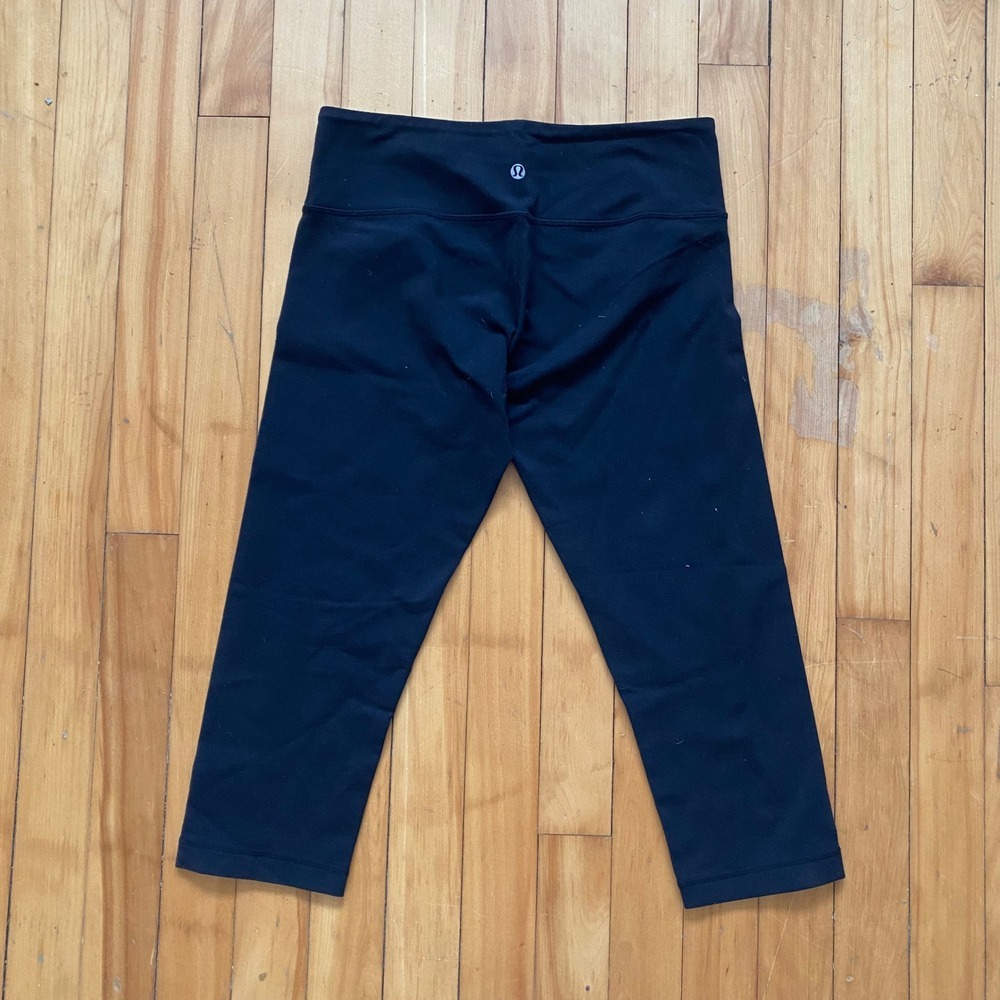 Lululemon Athletica Black Cropped Leggings Yoga Pants Size 8 Made in Canada
